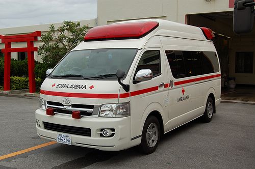 Xe cứu thương và dịch vụ y tế