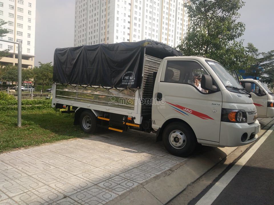 JAC 1t5 thùng kính inox 403 hỗ trợ cho vay 80%