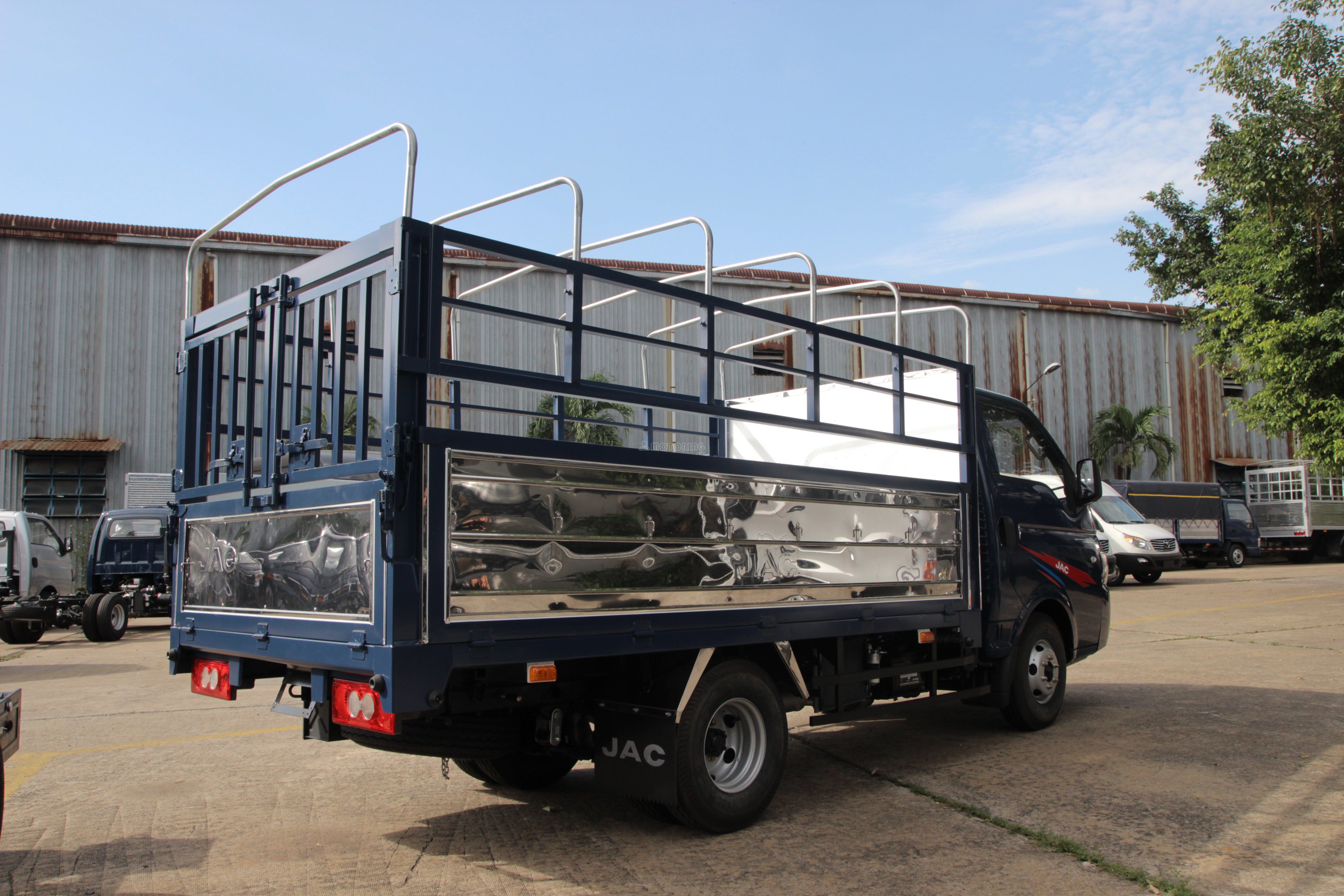 JAC x150 thùng bạt trả trước 90tr