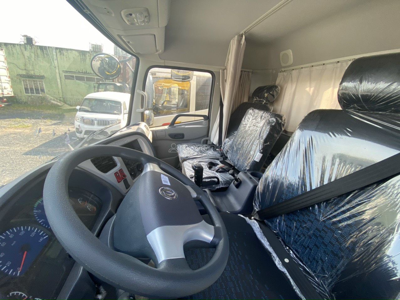 Dongfeng 8 tấn thùng kín dài 9m7 trả góp 2021 ảnh 4