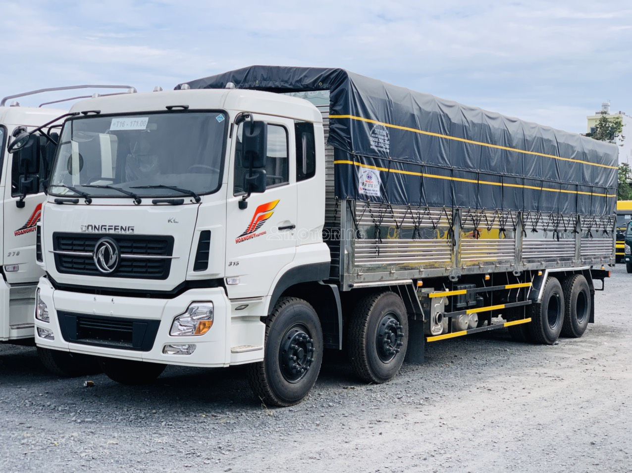 Dongfeng Hoàng Huy 4 chân nhập khẩu